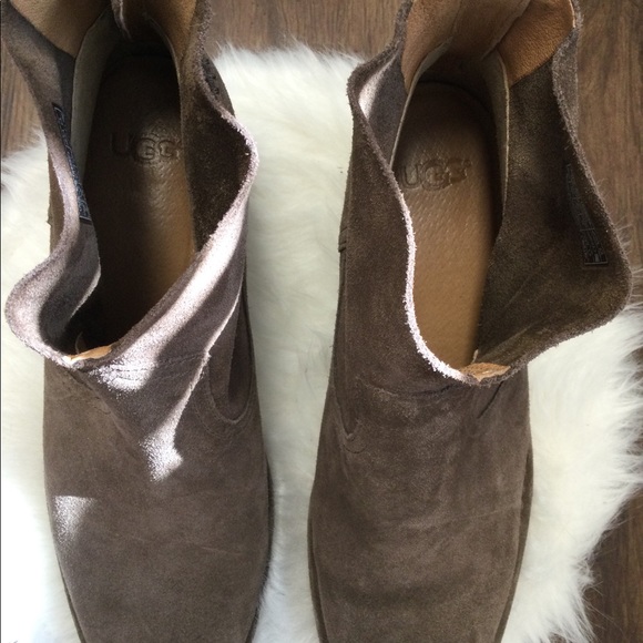 Ugg Brown suede size 9 booties - Picture 8 of 8